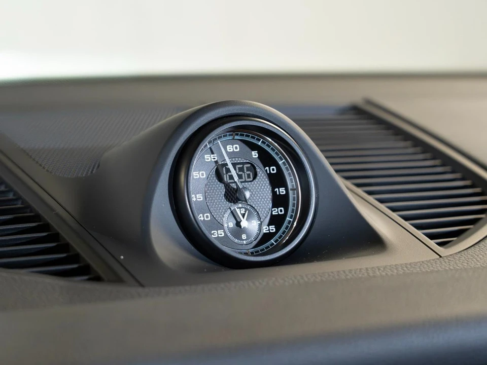 2026 Porsche Macan - Image 24 of 29