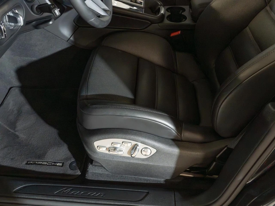 2026 Porsche Macan - Image 16 of 29