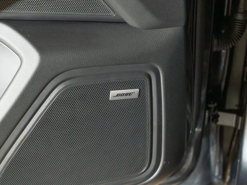 2026 Porsche Macan - Image 20 of 29