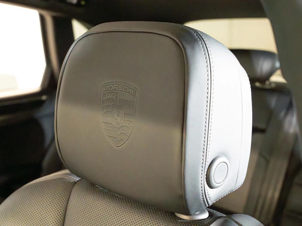 2026 Porsche Macan - Image 21 of 29