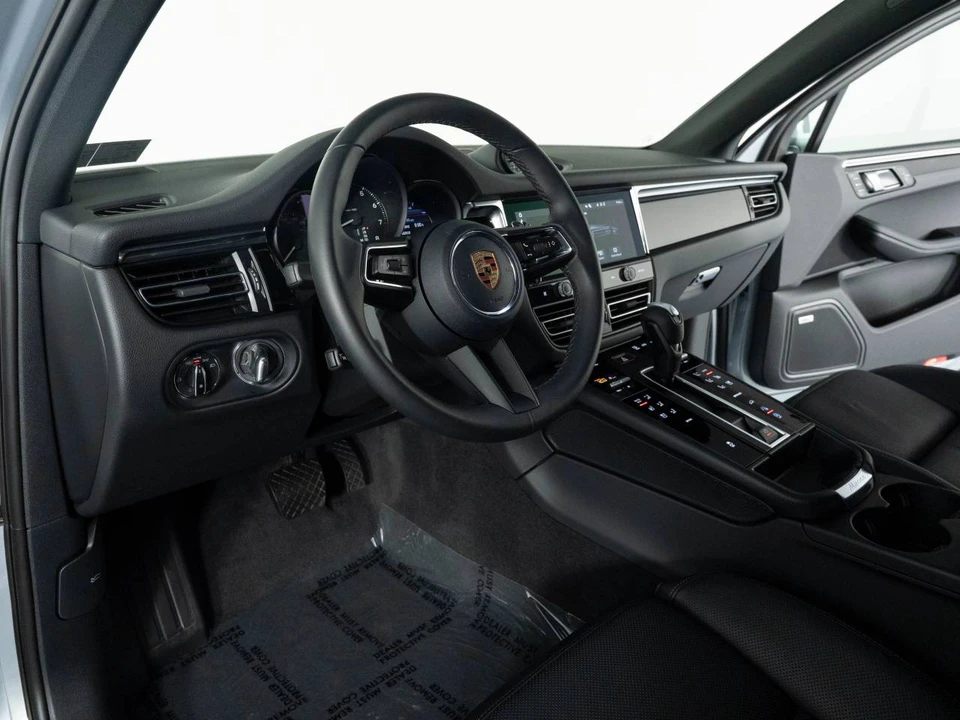 2026 Porsche Macan Electric - Image 4 of 4