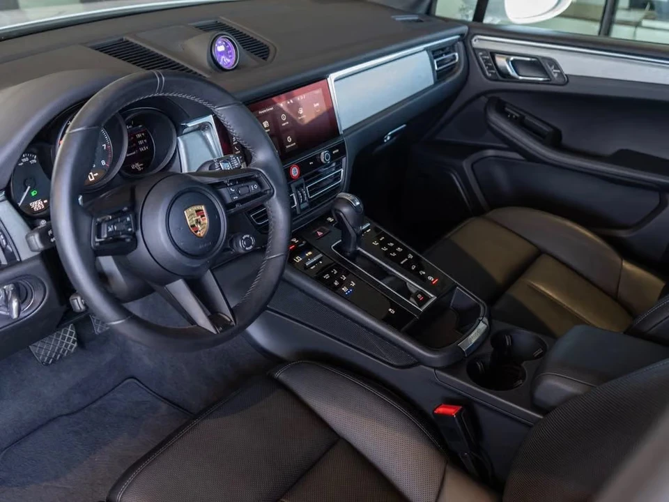 2026 Porsche Macan Electric - Image 28 of 31