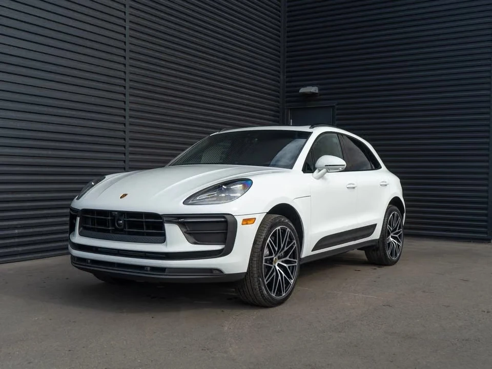 2026 Porsche Macan Electric - Image 4 of 31