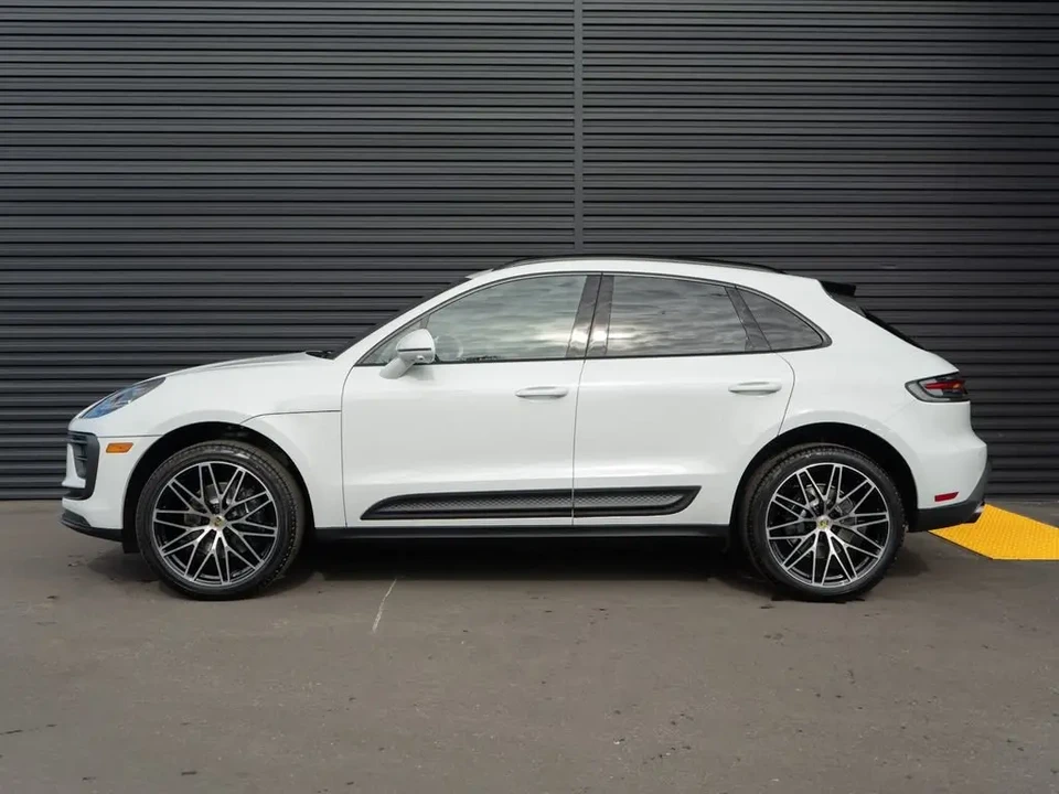 2026 Porsche Macan Electric - Image 16 of 31