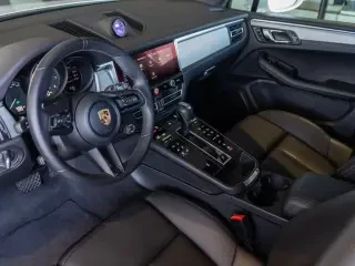 2026 Porsche Macan Electric - Image 29 of 31