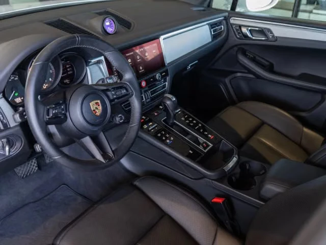2026 Porsche Macan Electric - Image 26 of 31