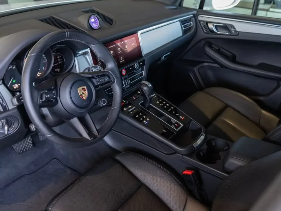2026 Porsche Macan Electric - Image 31 of 31