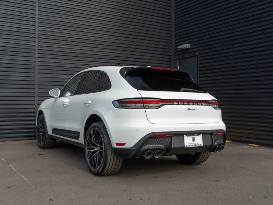 2026 Porsche Macan Electric - Image 19 of 31