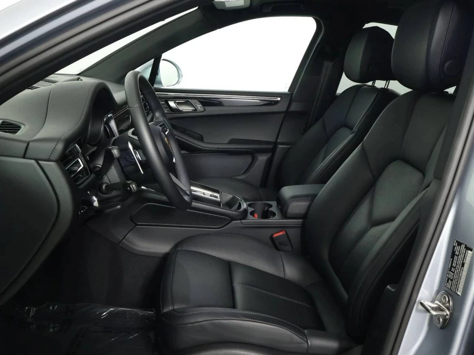 2026 Porsche Macan Electric - Image 5 of 5
