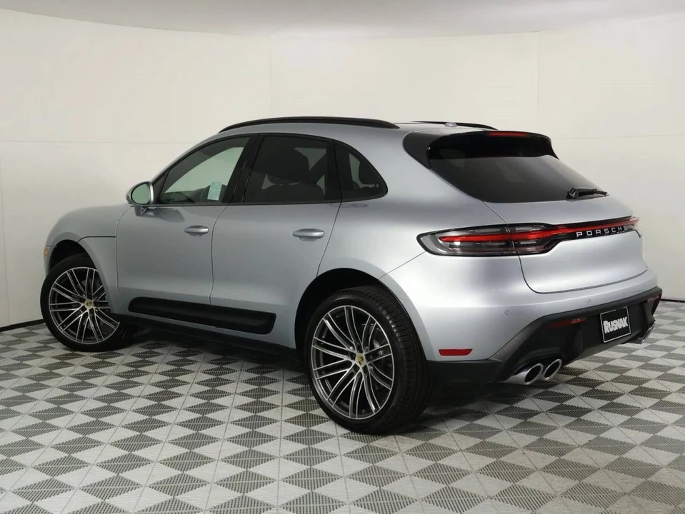 2026 Porsche Macan Electric - Image 3 of 5