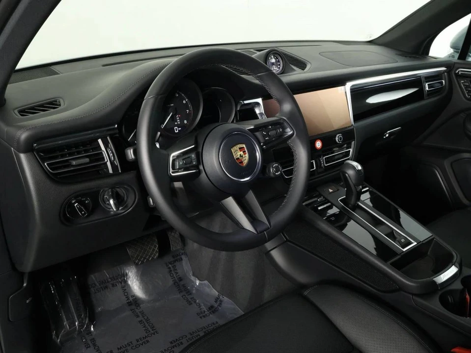 2026 Porsche Macan Electric - Image 4 of 5