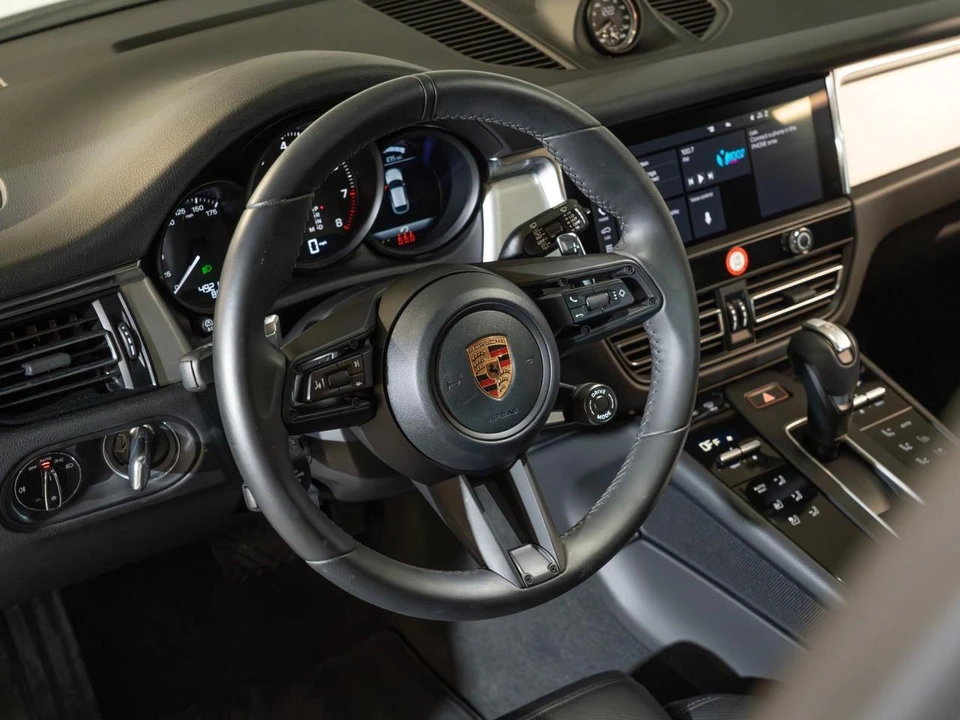 2026 Porsche Macan - Image 22 of 31