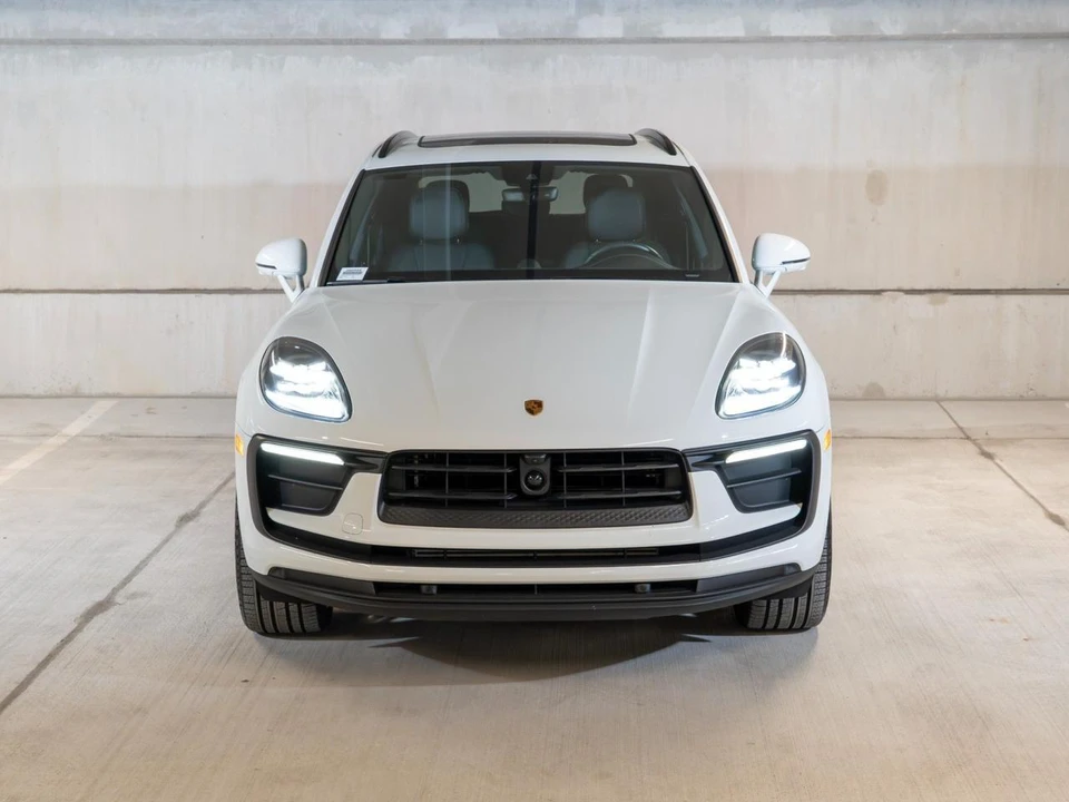 2026 Porsche Macan - Image 11 of 31