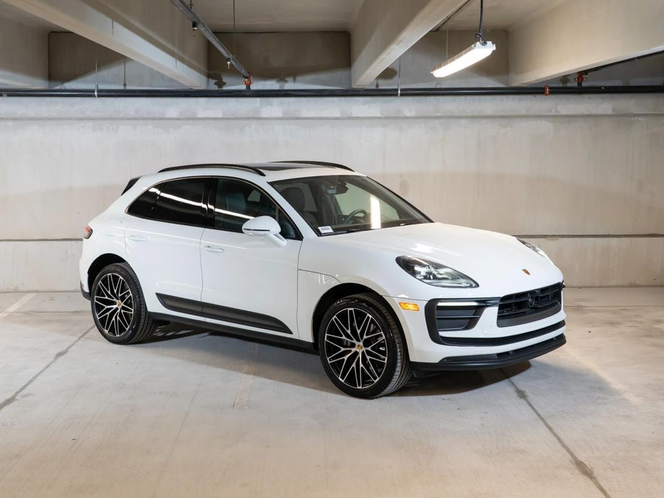2026 Porsche Macan - Image 10 of 31