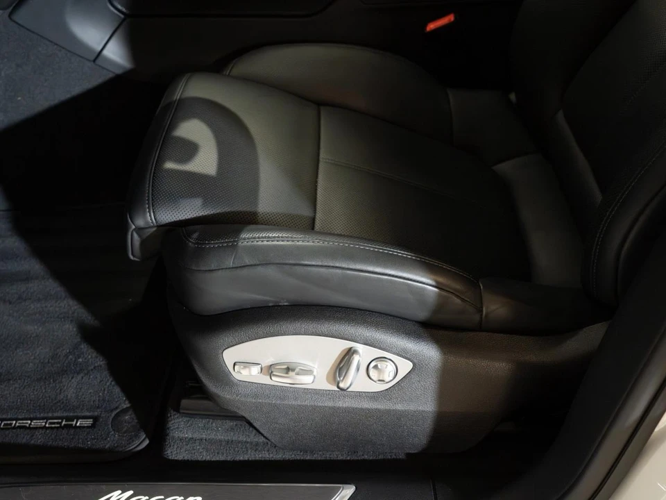 2026 Porsche Macan - Image 16 of 31