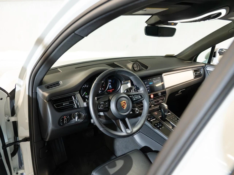 2026 Porsche Macan - Image 5 of 31
