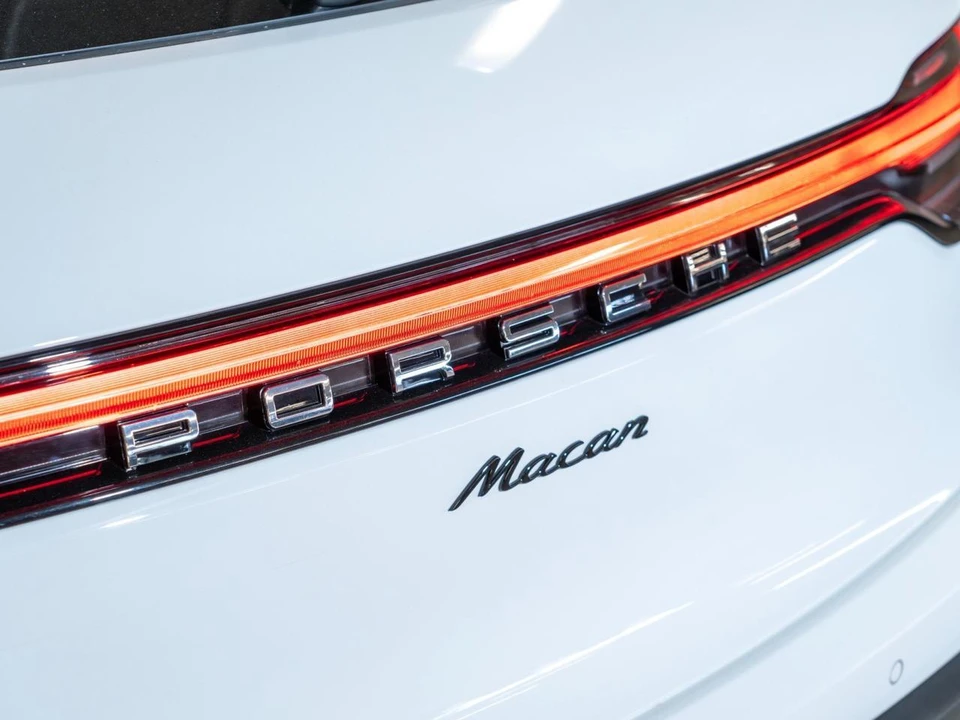 2026 Porsche Macan - Image 13 of 31