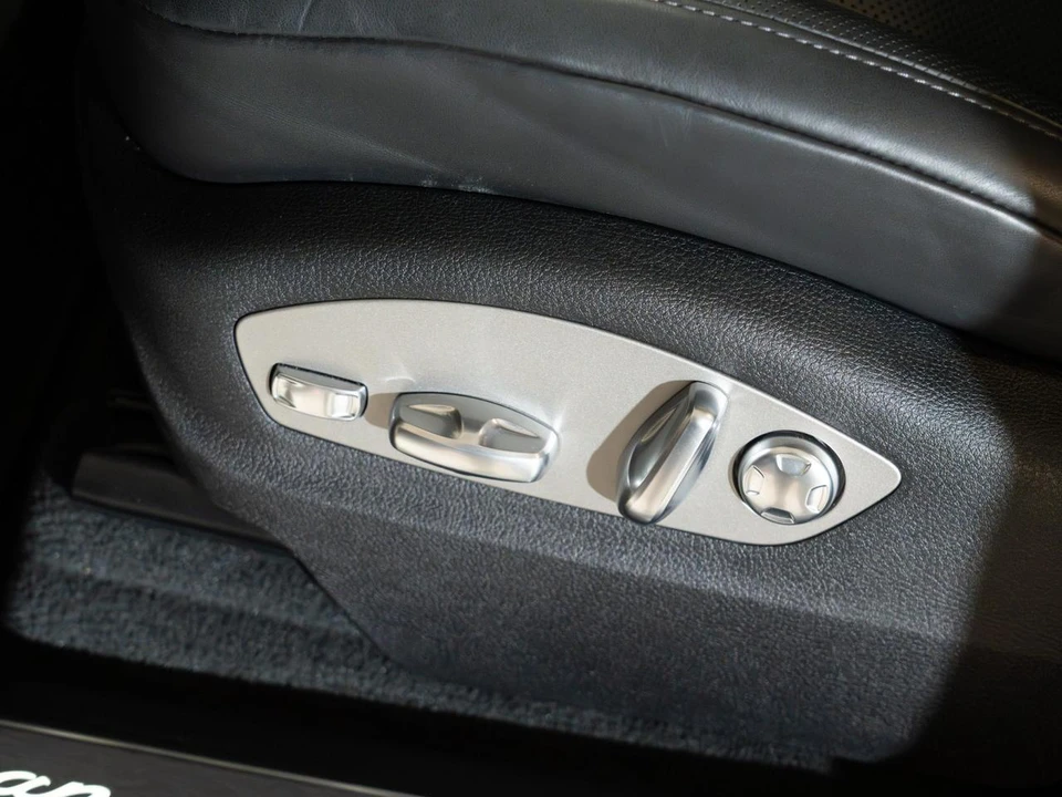 2026 Porsche Macan - Image 15 of 31