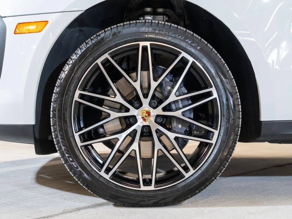 2026 Porsche Macan - Image 12 of 31