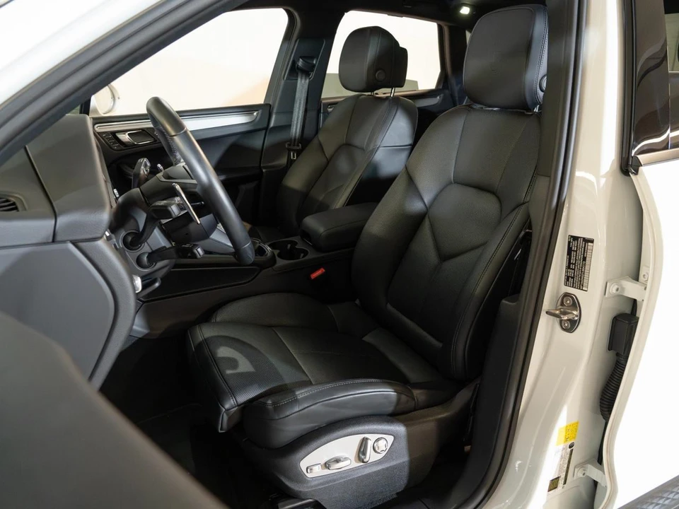 2026 Porsche Macan - Image 6 of 31