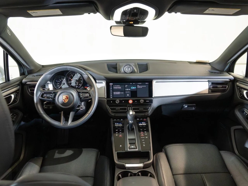 2026 Porsche Macan - Image 23 of 31