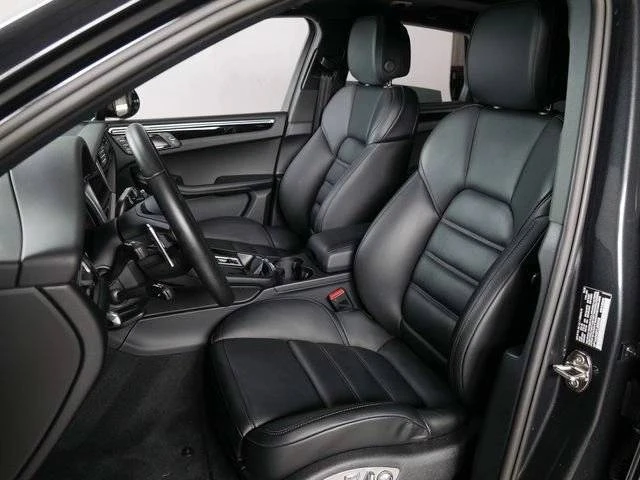 2026 Porsche Macan Electric - Image 5 of 5