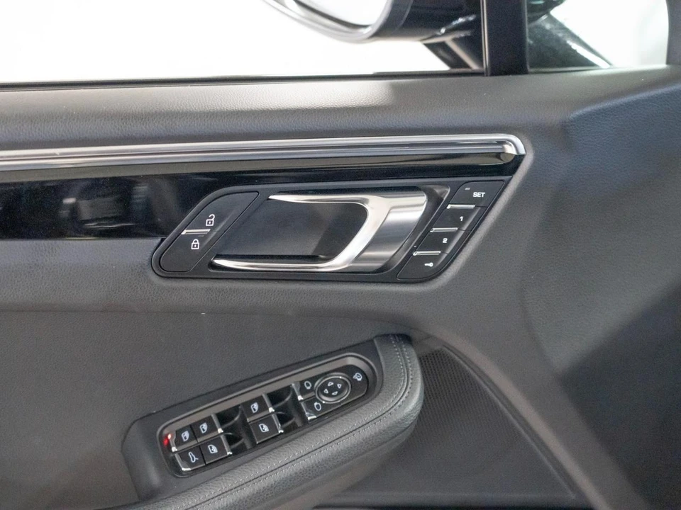 2026 Porsche Macan Electric - Image 18 of 30