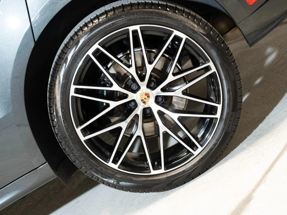 2026 Porsche Macan Electric - Image 12 of 30