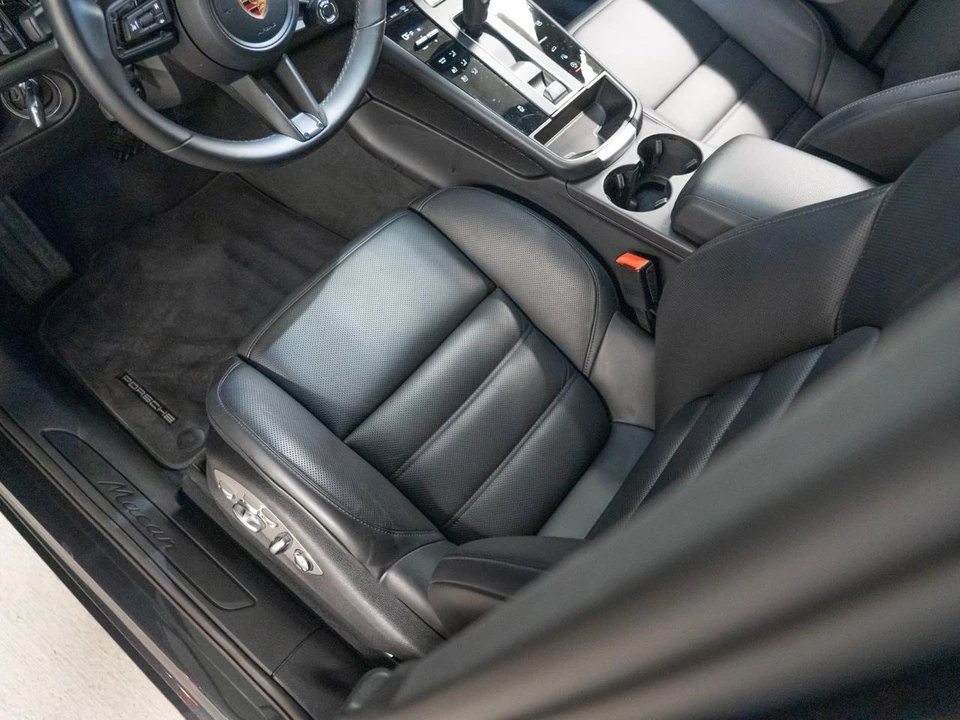 2026 Porsche Macan Electric - Image 15 of 30