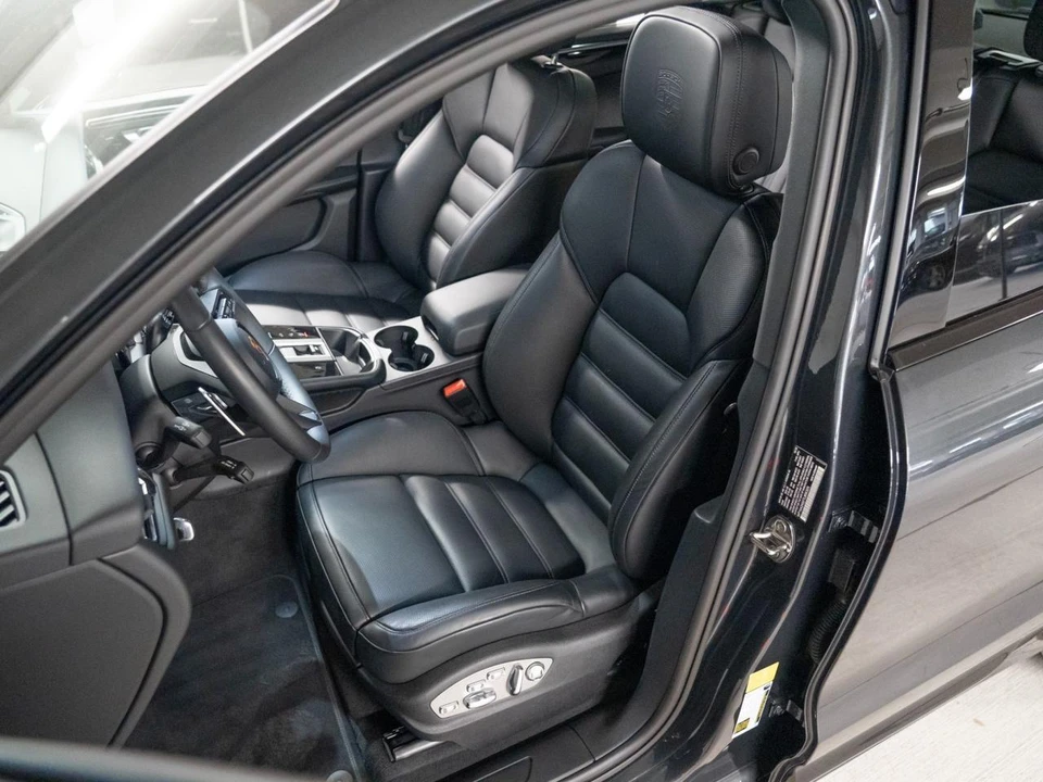2026 Porsche Macan Electric - Image 6 of 30