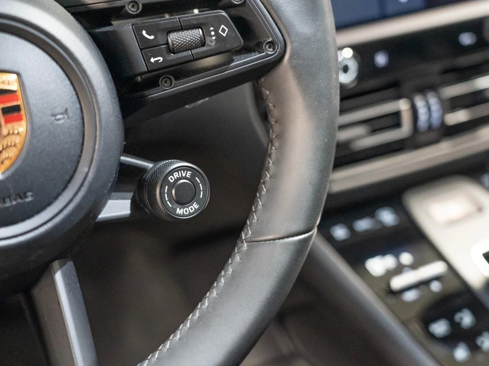 2026 Porsche Macan Electric - Image 24 of 30