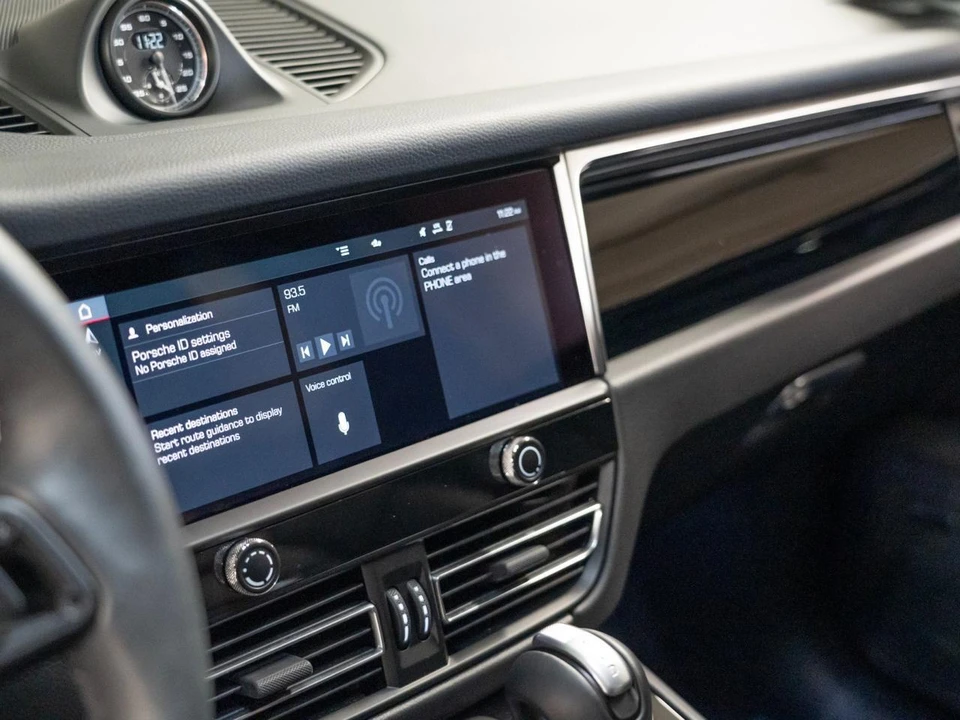2026 Porsche Macan Electric - Image 22 of 30