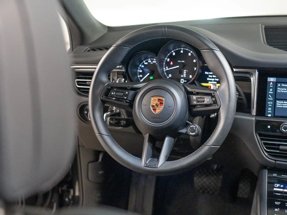 2026 Porsche Macan Electric - Image 28 of 30