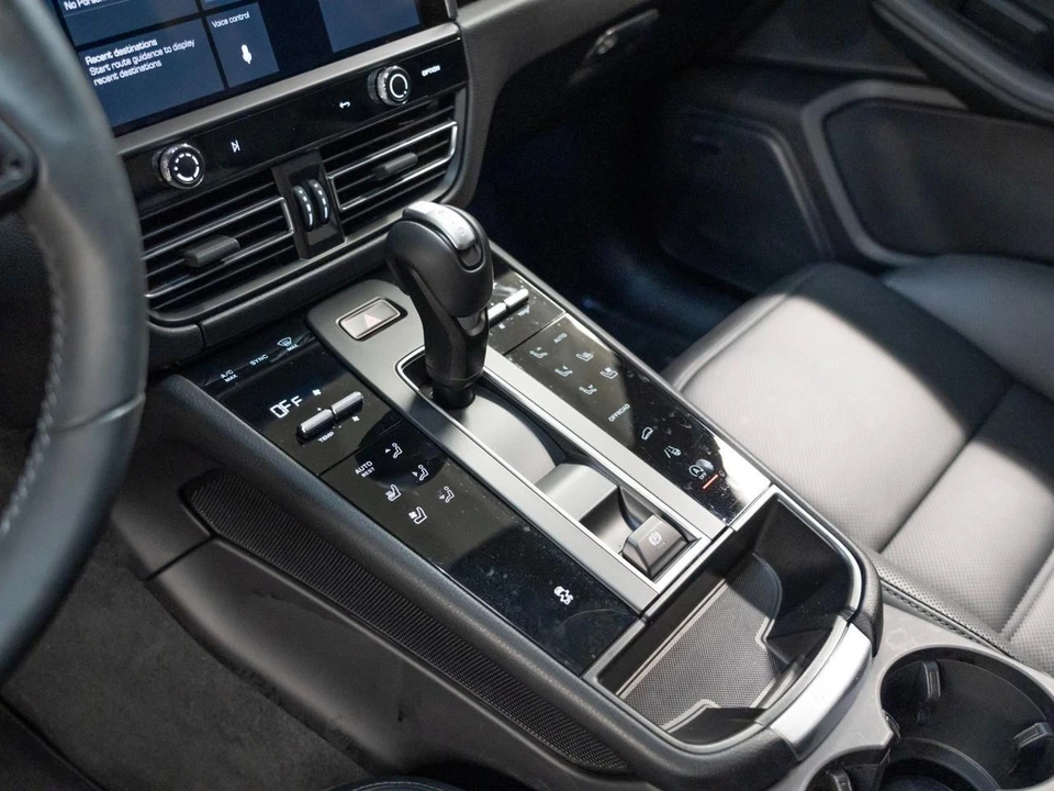 2026 Porsche Macan Electric - Image 23 of 30