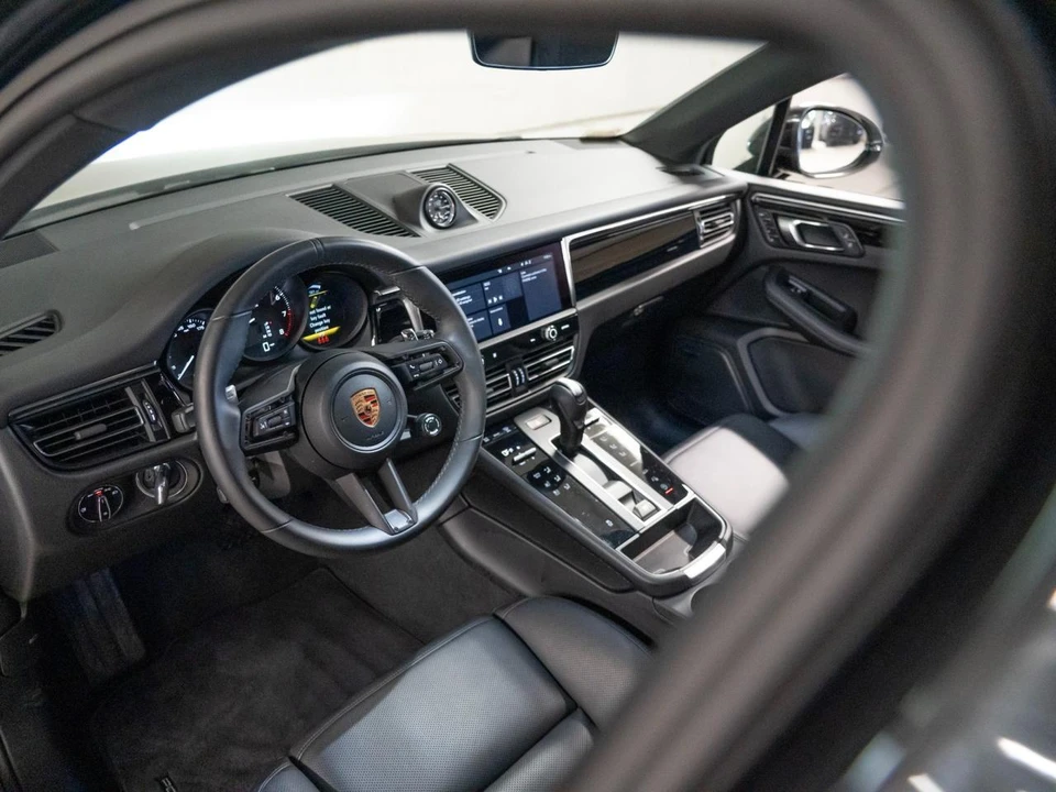 2026 Porsche Macan Electric - Image 5 of 30