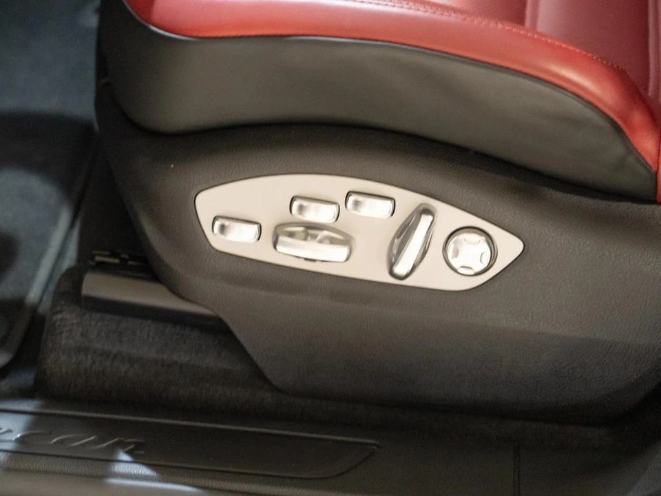 2026 Porsche Macan Electric - Image 14 of 30
