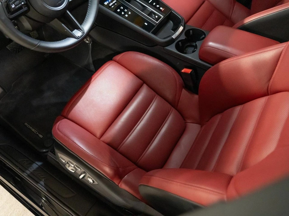 2026 Porsche Macan Electric - Image 15 of 30