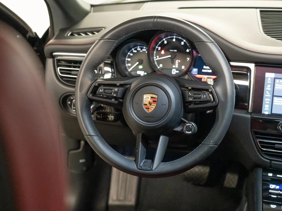 2026 Porsche Macan Electric - Image 28 of 30