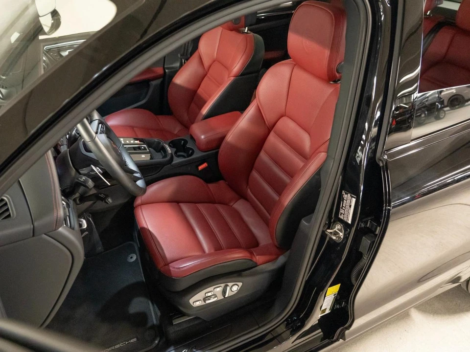 2026 Porsche Macan Electric - Image 6 of 30