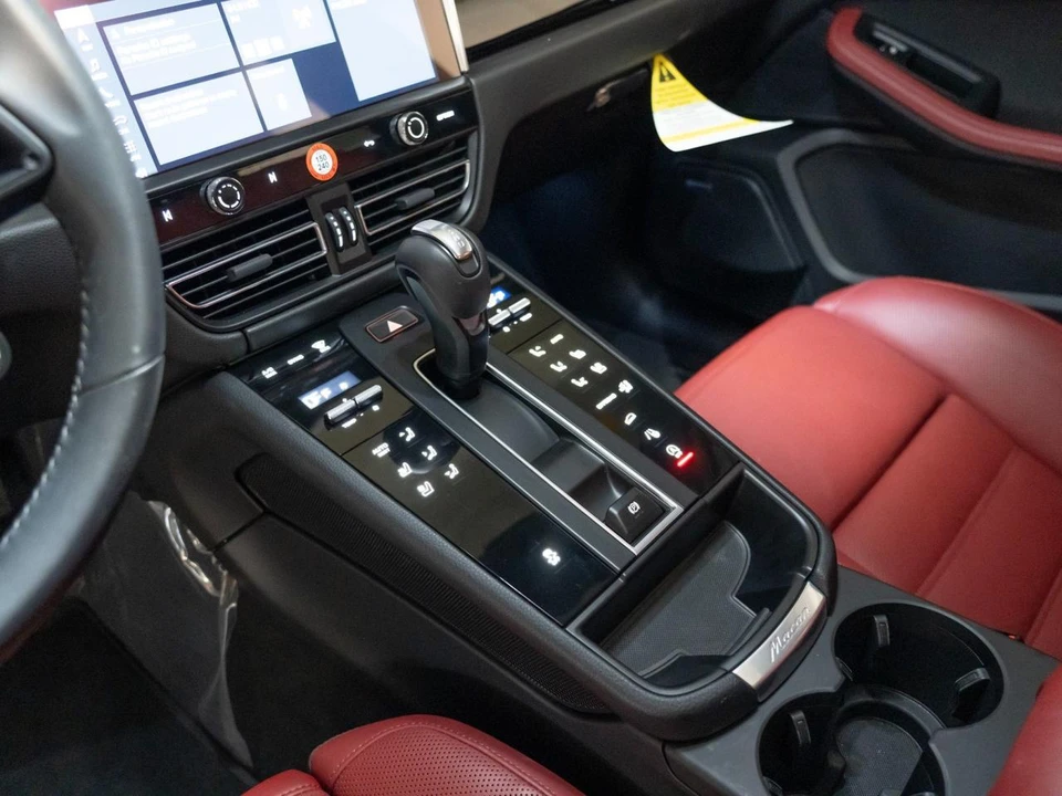 2026 Porsche Macan Electric - Image 23 of 30