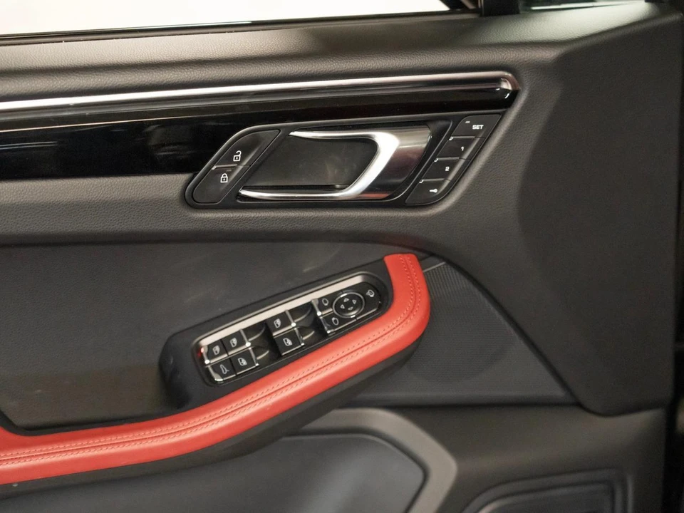 2026 Porsche Macan Electric - Image 18 of 30