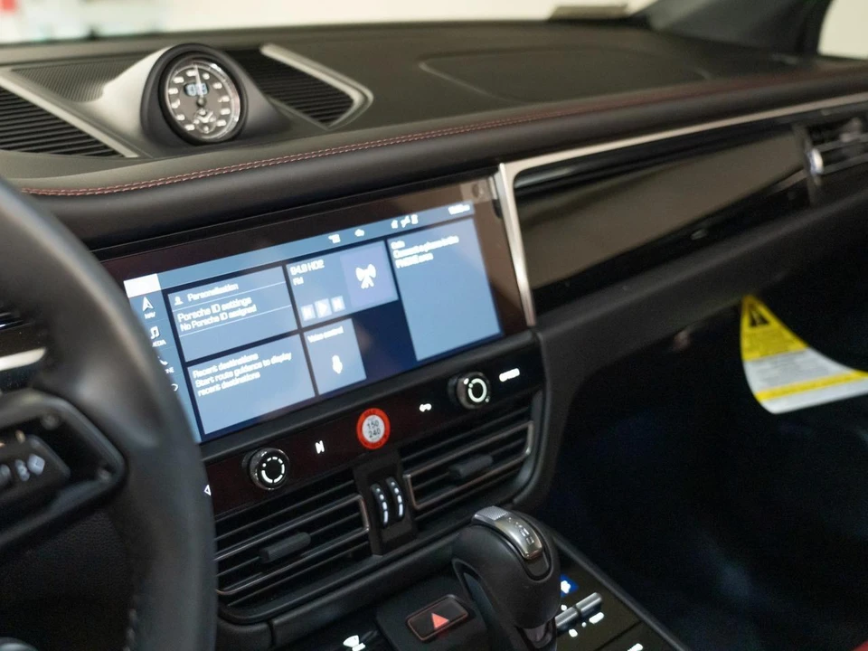 2026 Porsche Macan Electric - Image 22 of 30