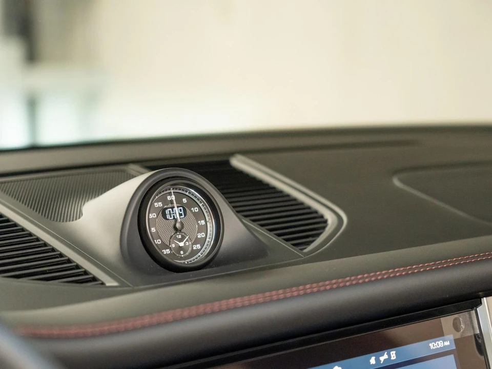 2026 Porsche Macan Electric - Image 21 of 30