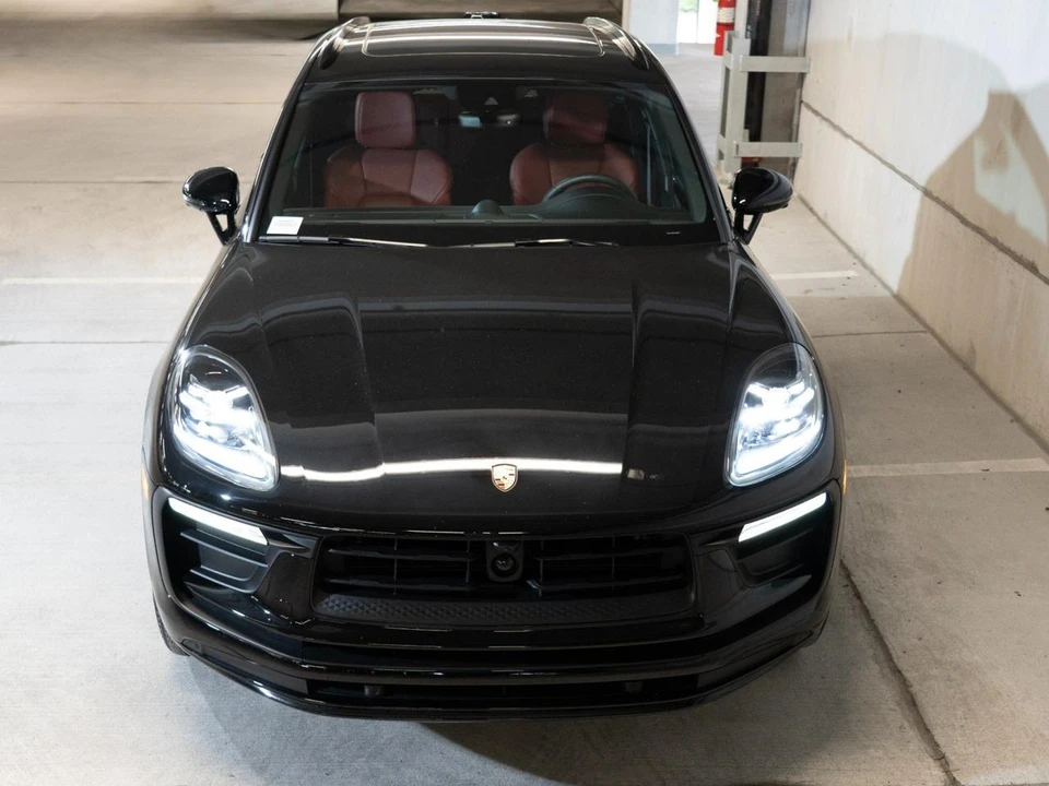 2026 Porsche Macan Electric - Image 7 of 30