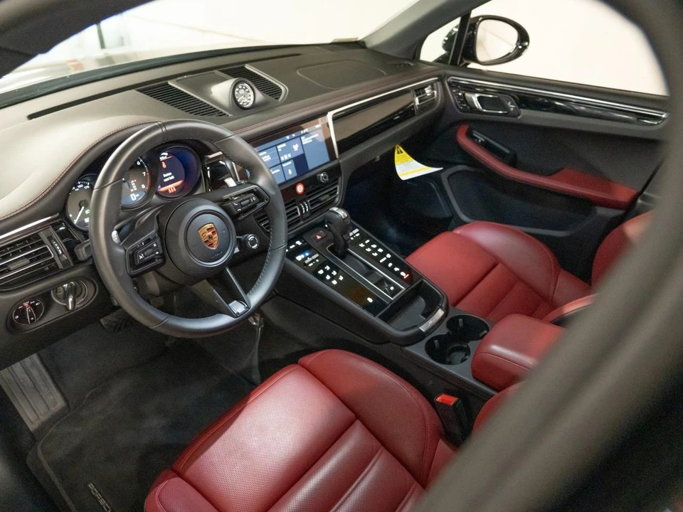 2026 Porsche Macan Electric - Image 5 of 30