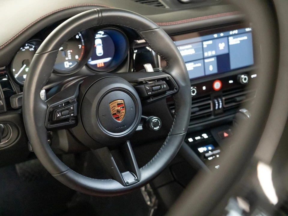 2026 Porsche Macan Electric - Image 16 of 30