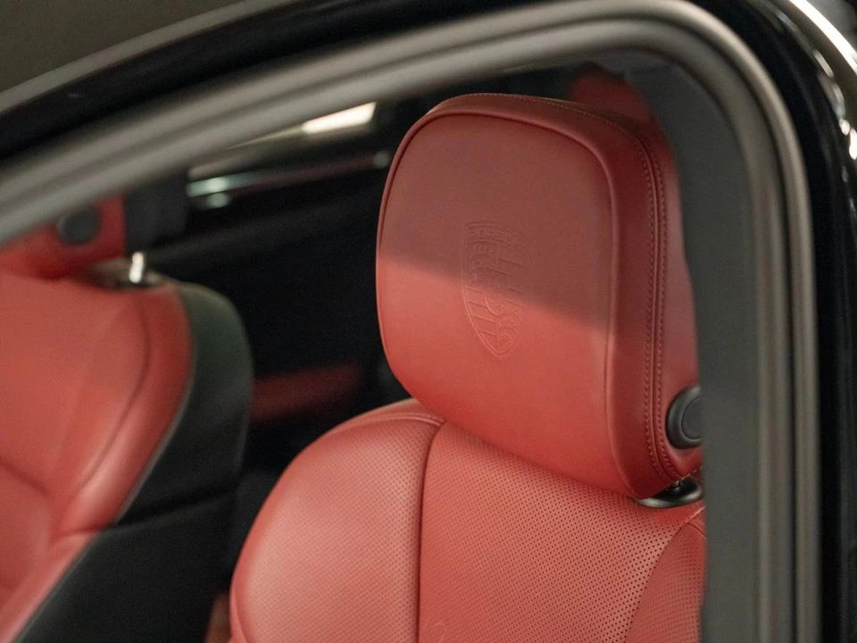 2026 Porsche Macan Electric - Image 26 of 30