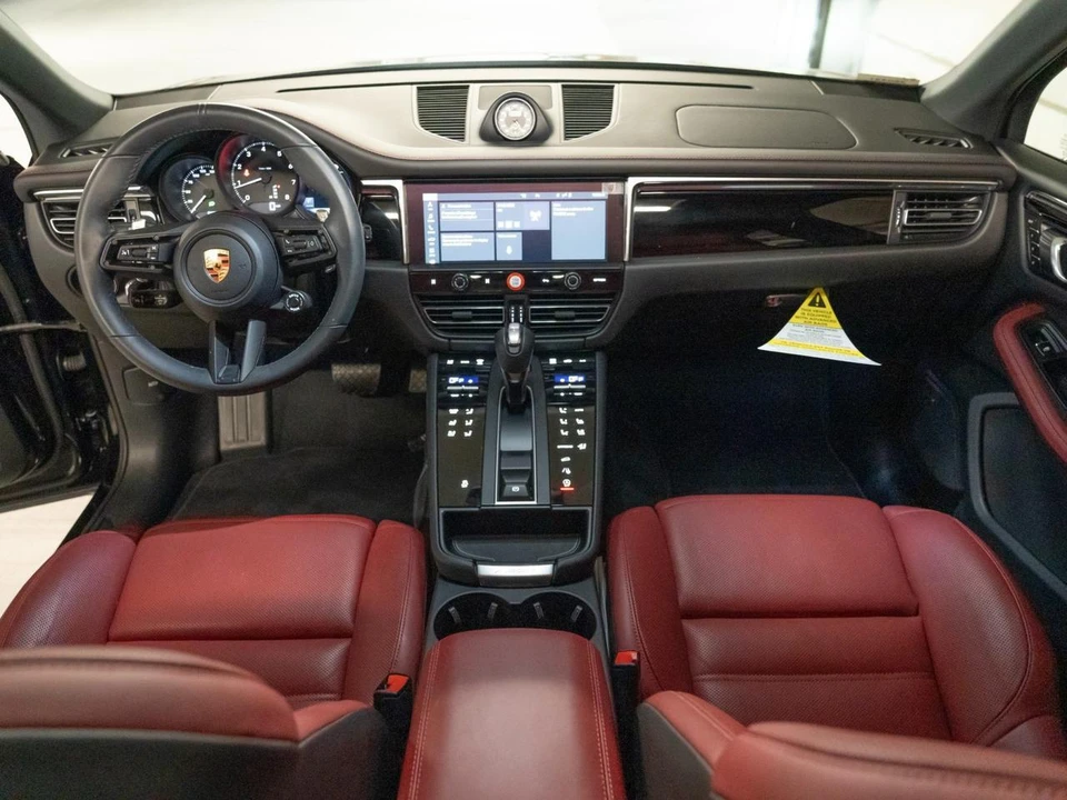 2026 Porsche Macan Electric - Image 27 of 30