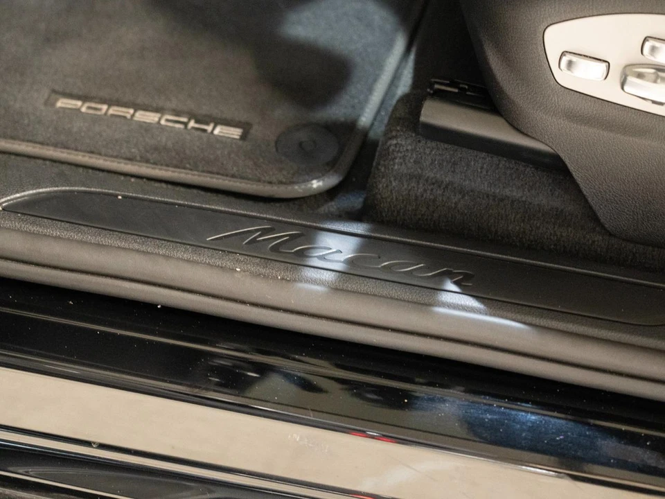 2026 Porsche Macan Electric - Image 13 of 30