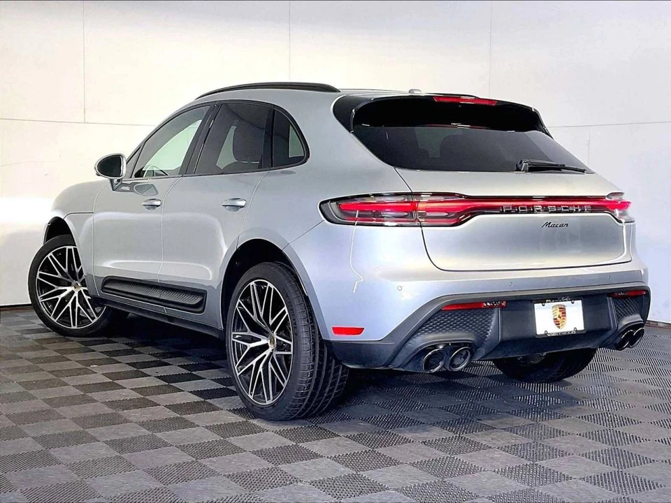 2026 Porsche Macan Electric - Image 3 of 5